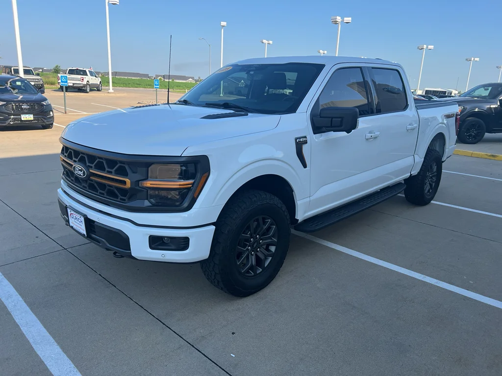 Used 2025 Oxford White Ford Tremor image 4