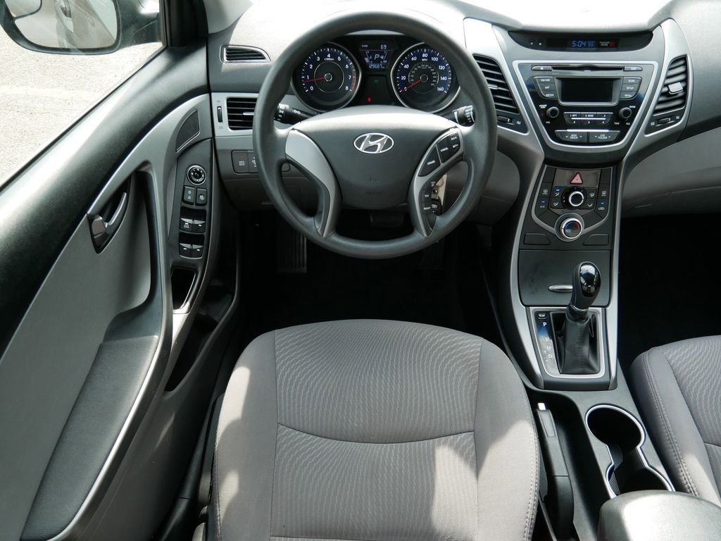 Used 2014 Gray Hyundai SE image 12