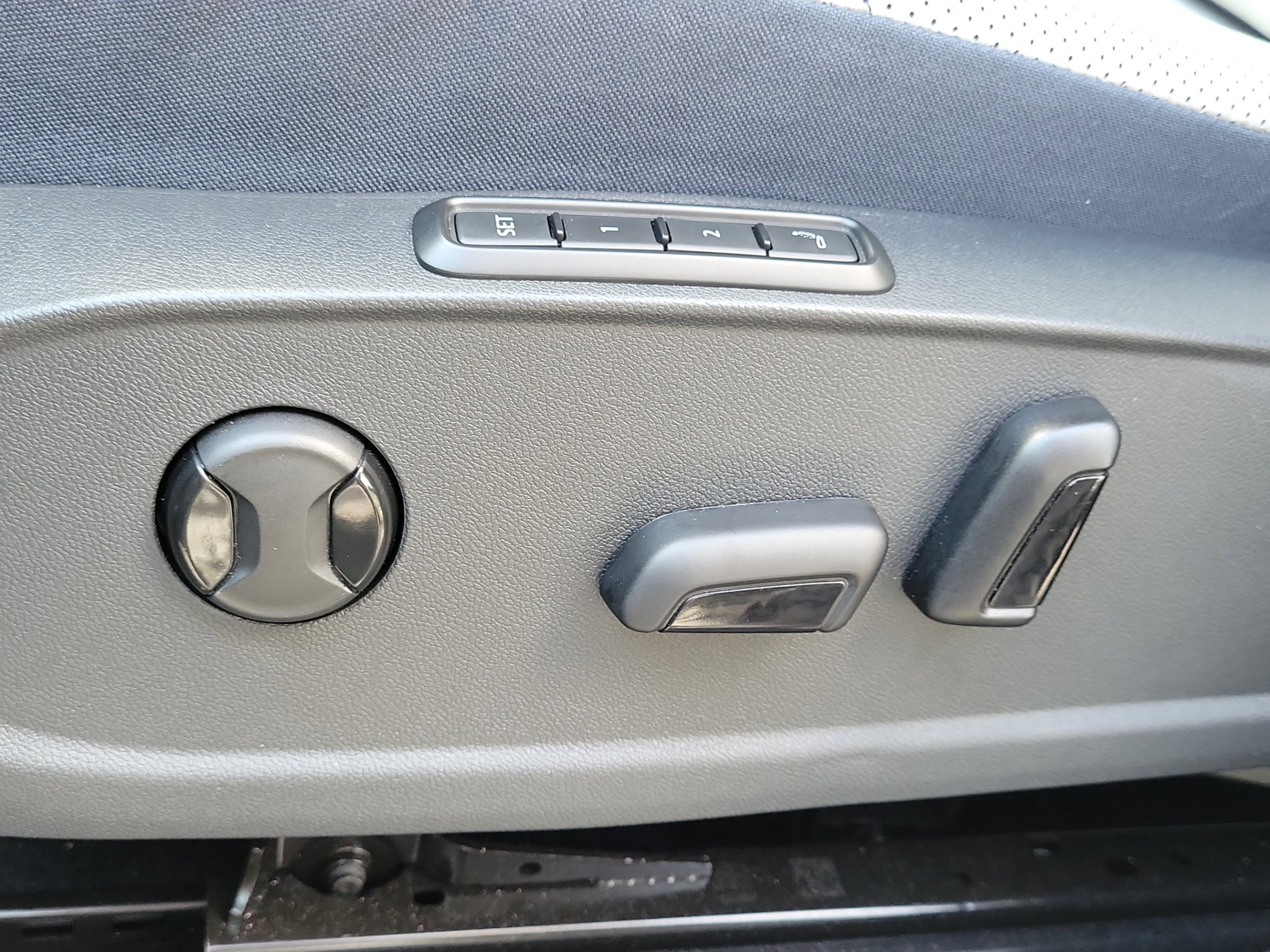 Used 2025 Gray Volkswagen Pro S image 19