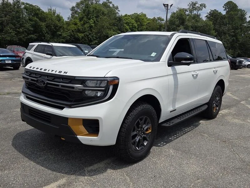 New 2026 Star White Metallic Tri-Coat Ford Tremor® image 3