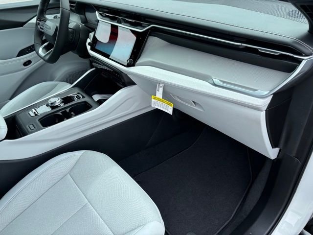 New 2026 Bright White Clear-Coat Exterior Paint Jeep Laredo image 21