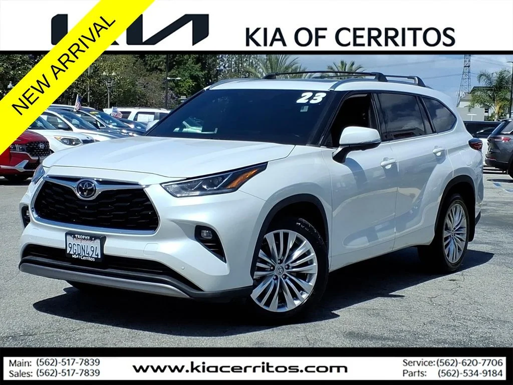 2023 Toyota Highlander Platinum FWD's photo