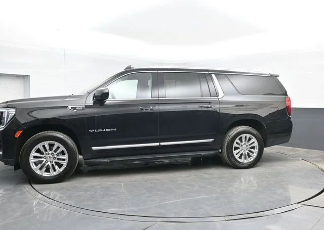 Used 2023 Black GMC SLT image 10