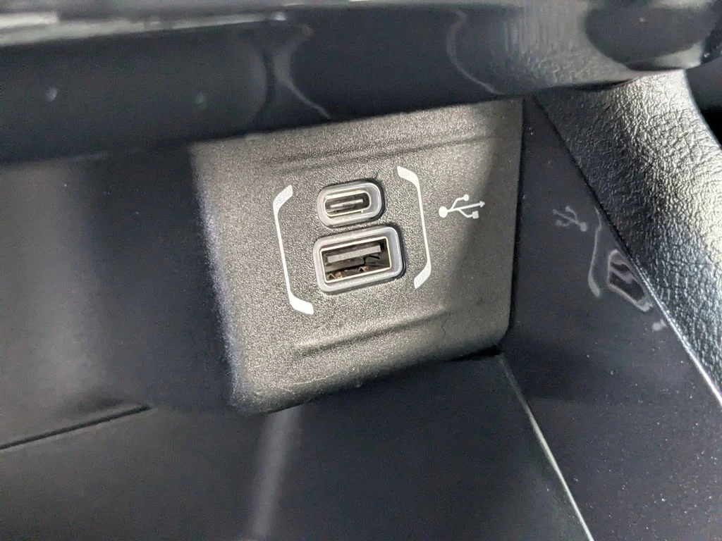 Used 2025 Black Jeep Latitude image 23