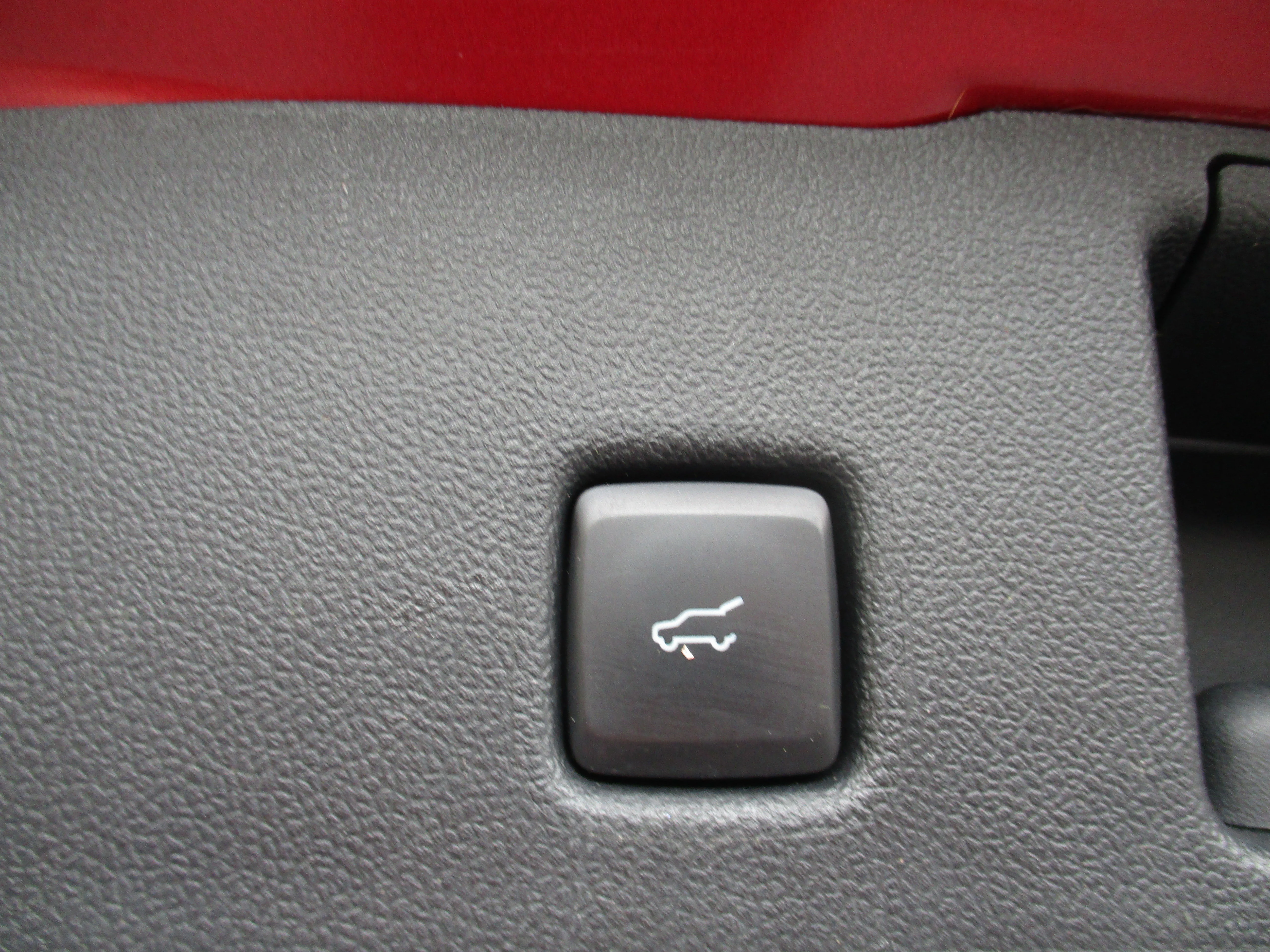 Used 2022 Rapid Red Metallic Tinted Clearcoat Ford SE image 47