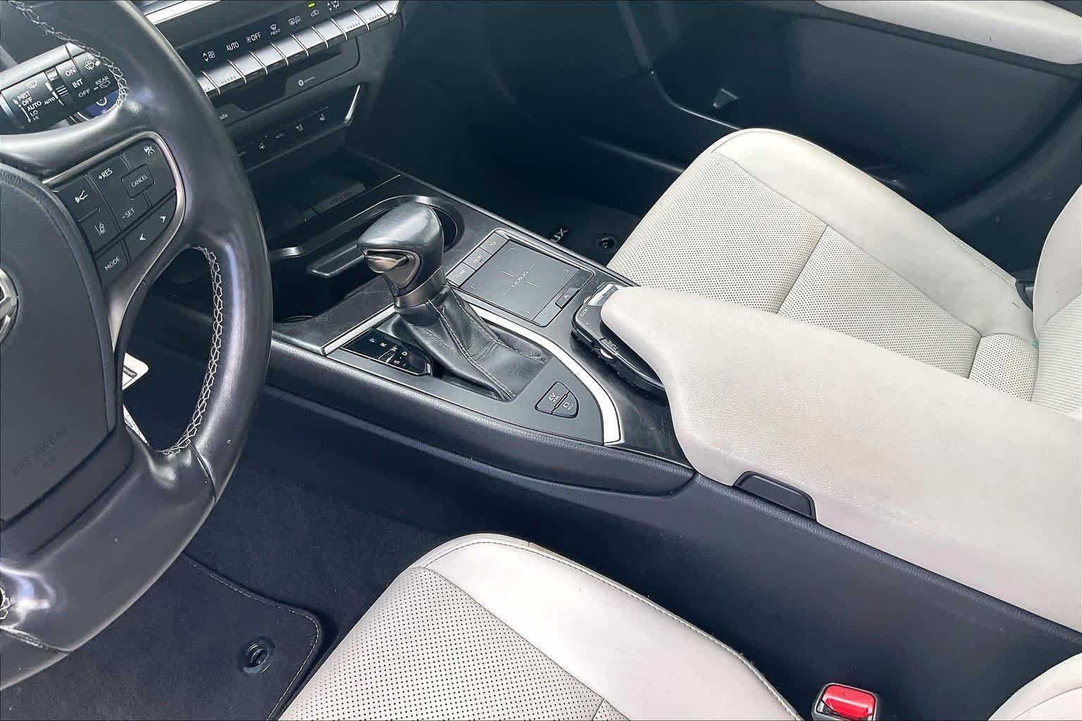 Used 2019 Eminent White Pearl Lexus  image 15