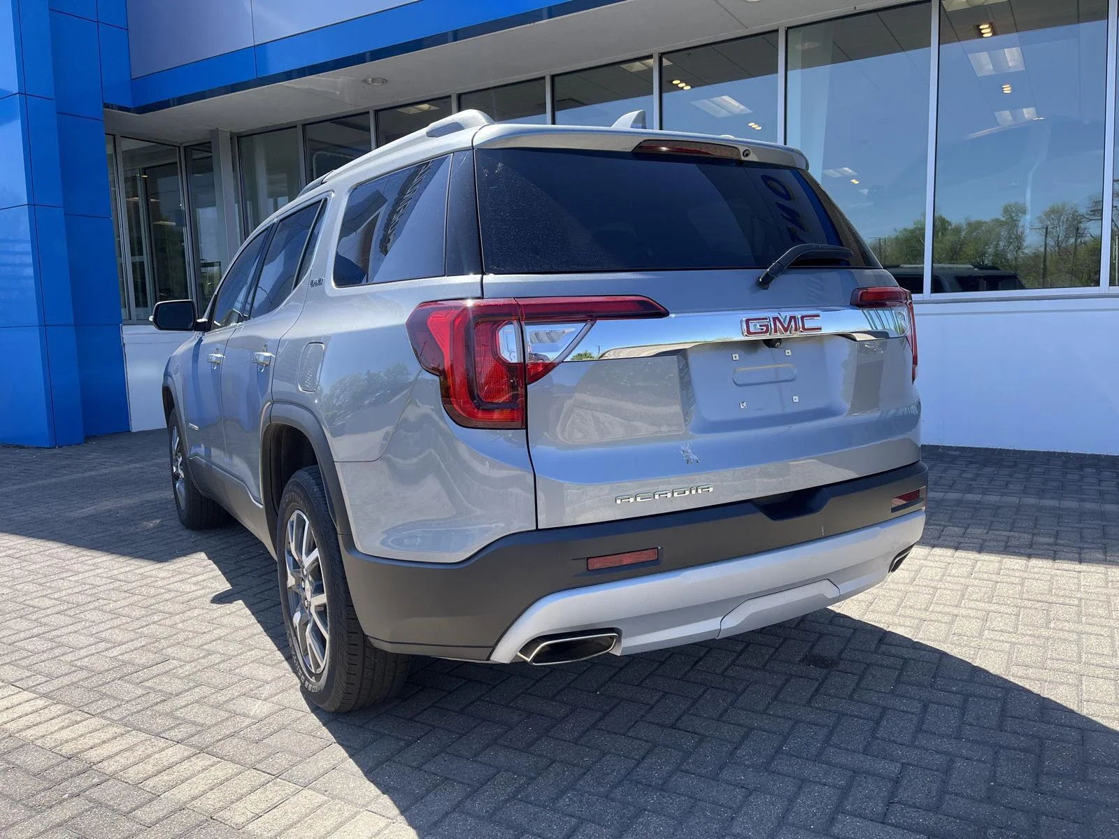 Used 2023 Sterling Metallic GMC SLE image 3