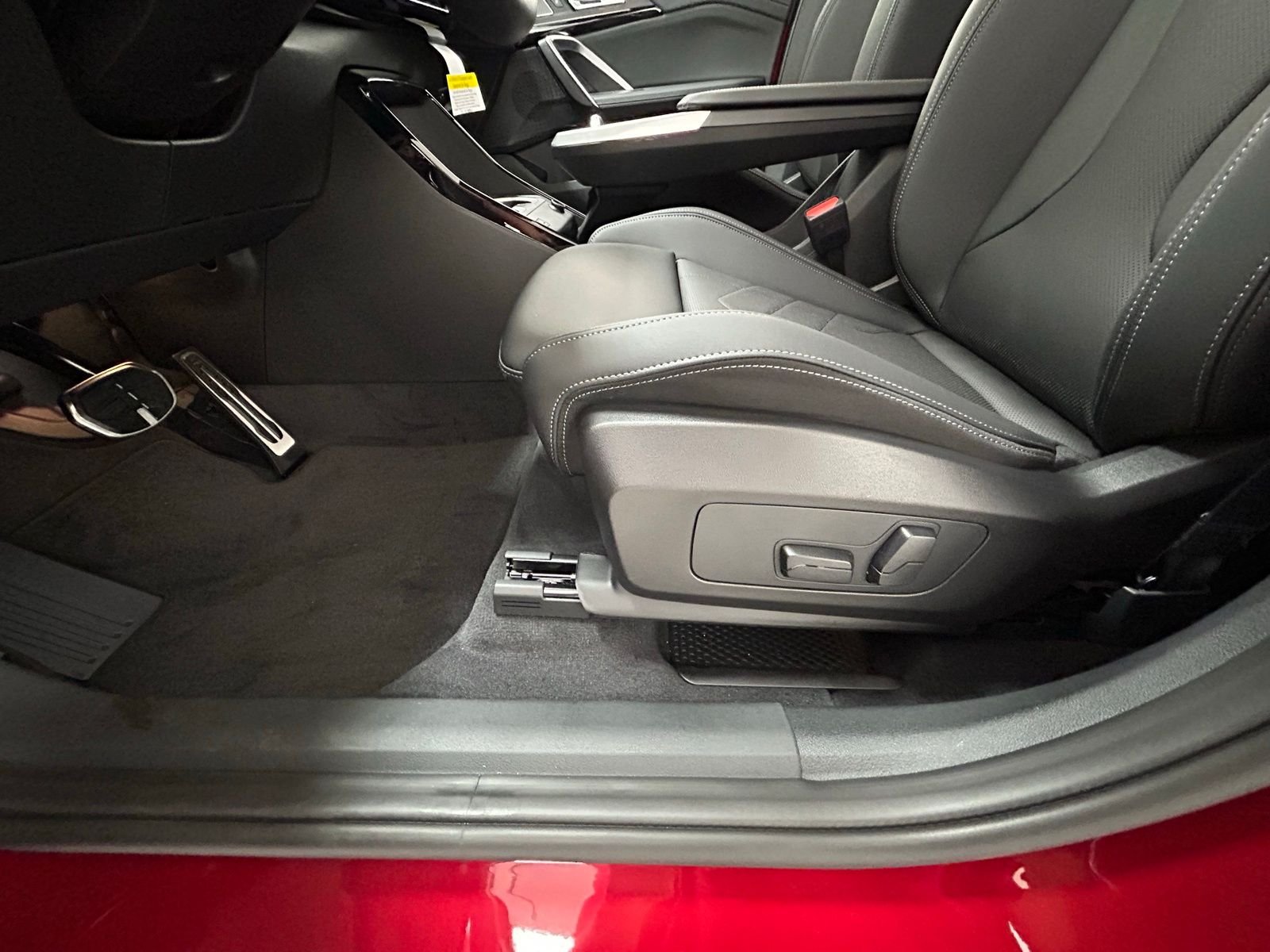 New 2026 Vegas Red Metallic BMW xDrive28i image 32
