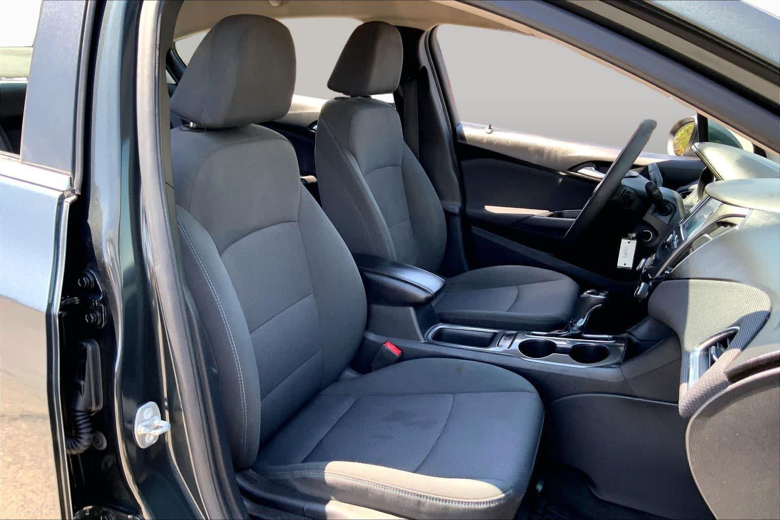 Used 2018 Graphite Metallic Chevrolet LT image 9