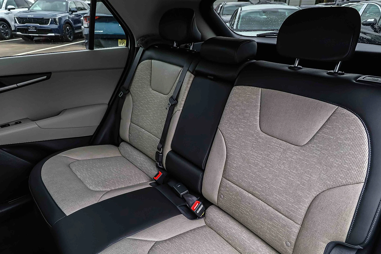 Certified Used 2025 Snow White Pearl Kia Wave image 21