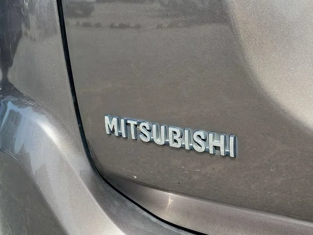 Used 2019 Brown Mitsubishi SE image 10