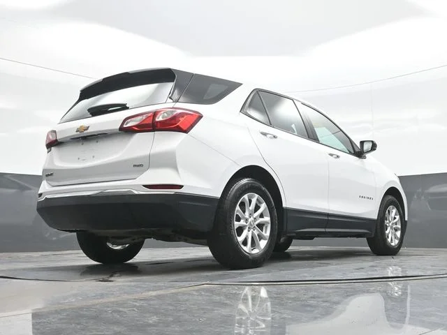 Used 2018 White Chevrolet LS image 26