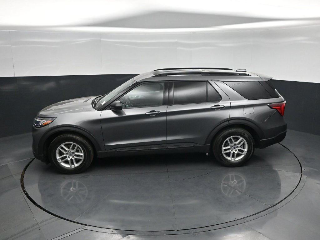 New 2027 Carbonized Gray Metallic Ford Active image 41
