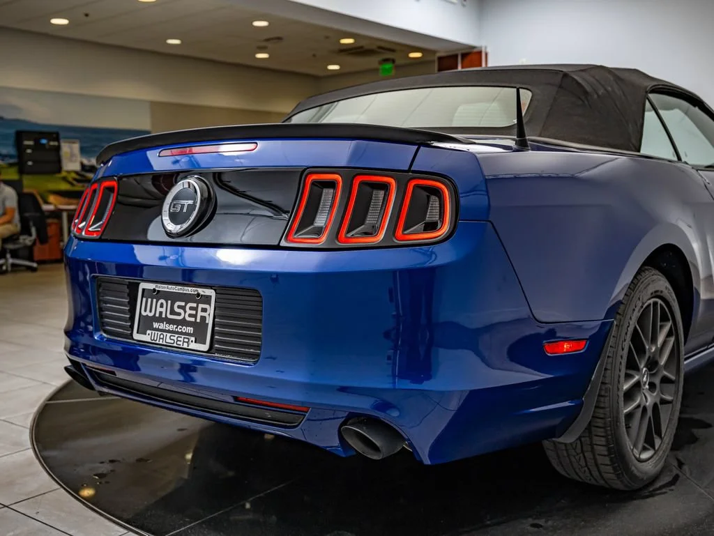 Used 2013 Blue Metallic Ford GT Premium image 18