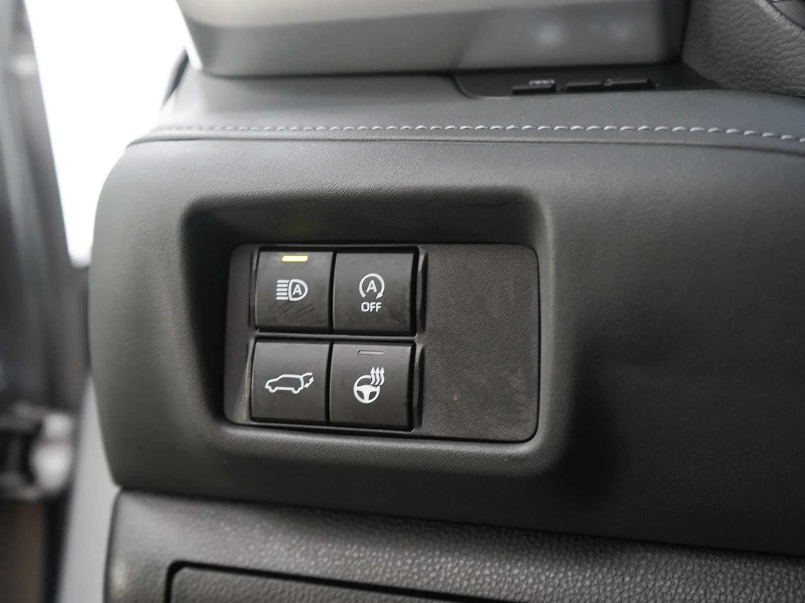 Used 2024 Silver Toyota XLE AWD (Natl) image 27