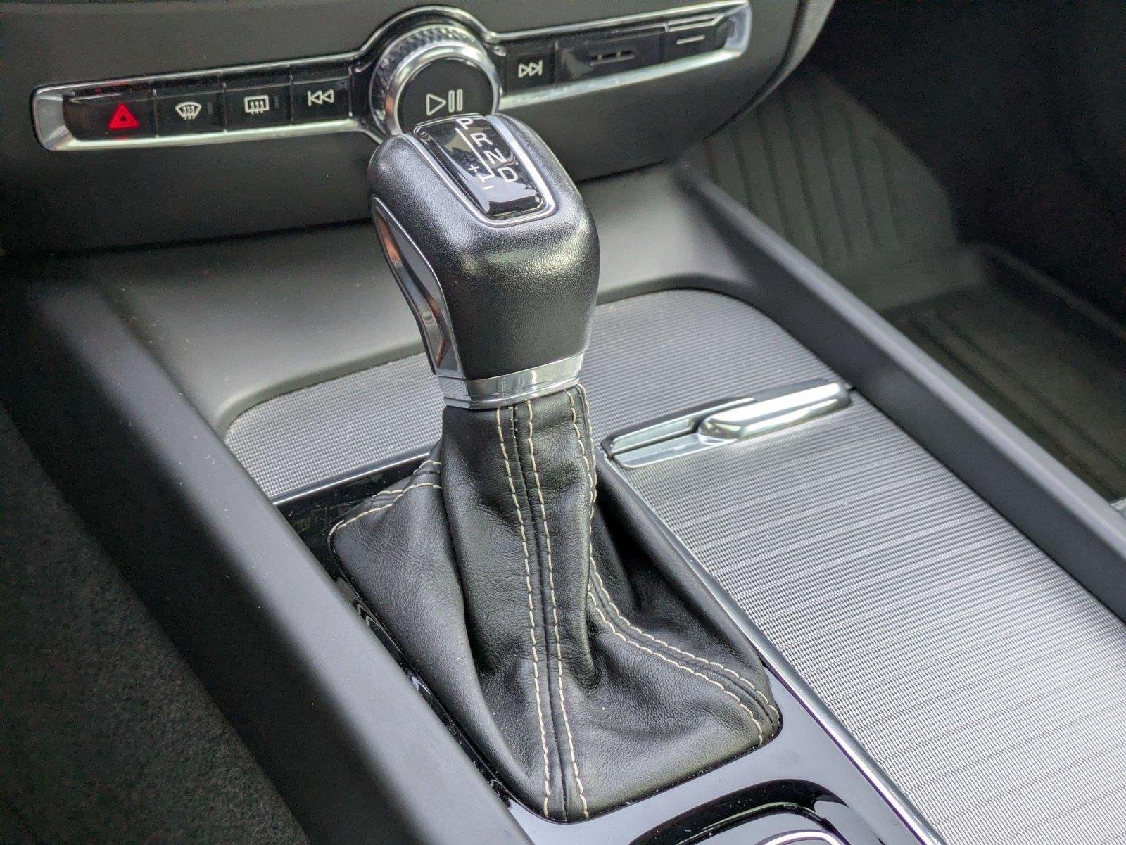 Used 2020 Pebble Grey Metallic Volvo R-Design image 18
