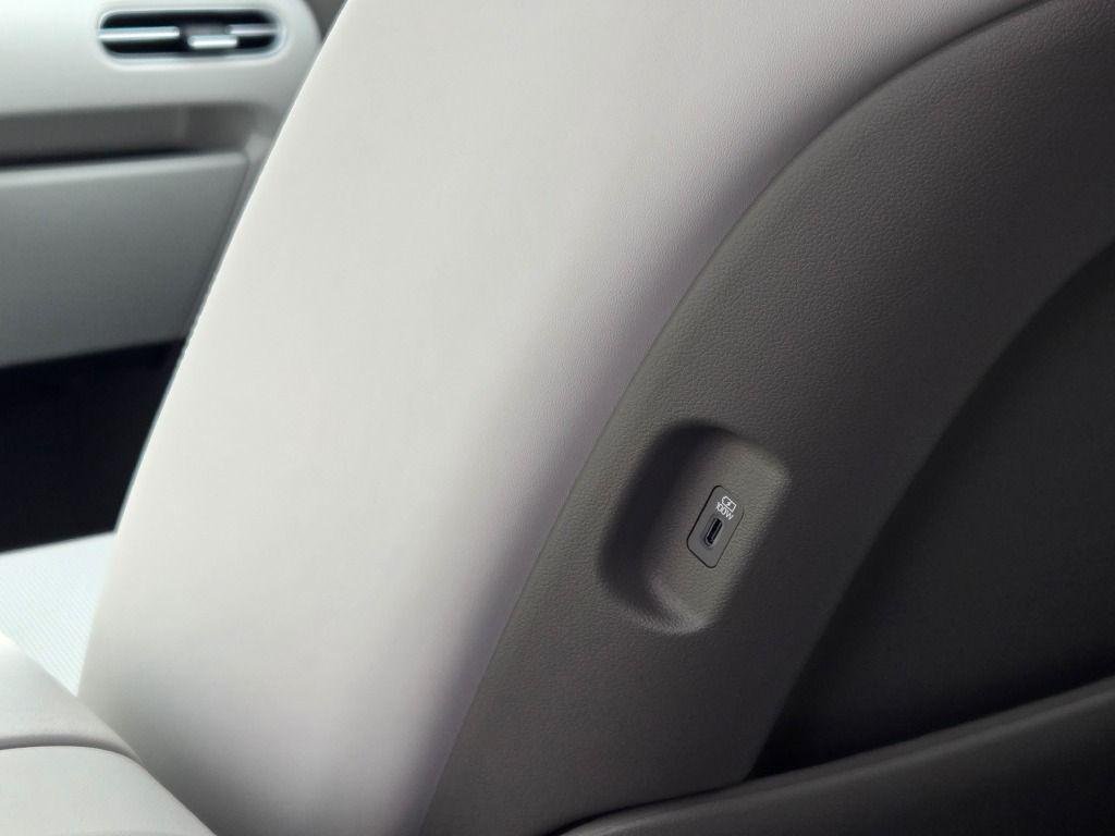 New 2026 White Hyundai SEL AWD image 21