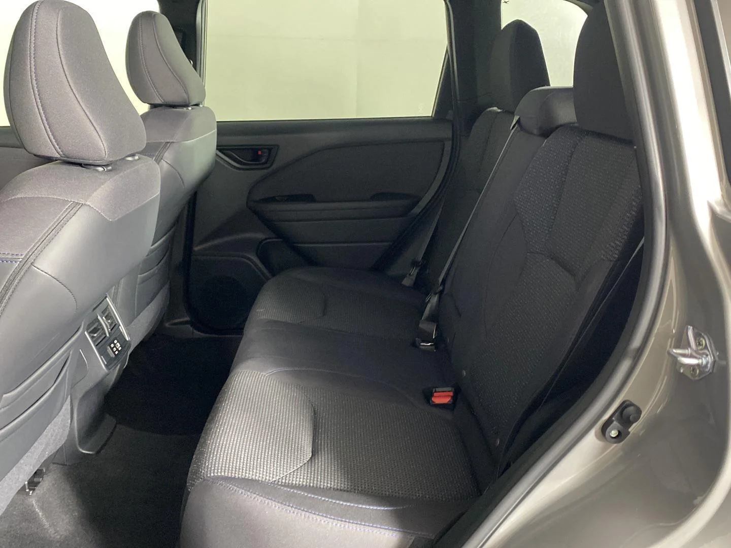 Used 2025 River Rock Pearl Subaru Premium image 15