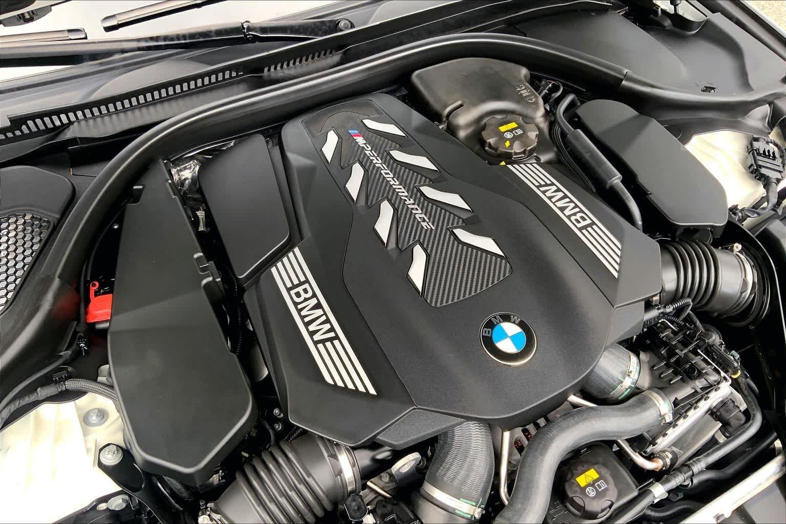 Used 2020 Alpine White BMW M550i xDrive image 32