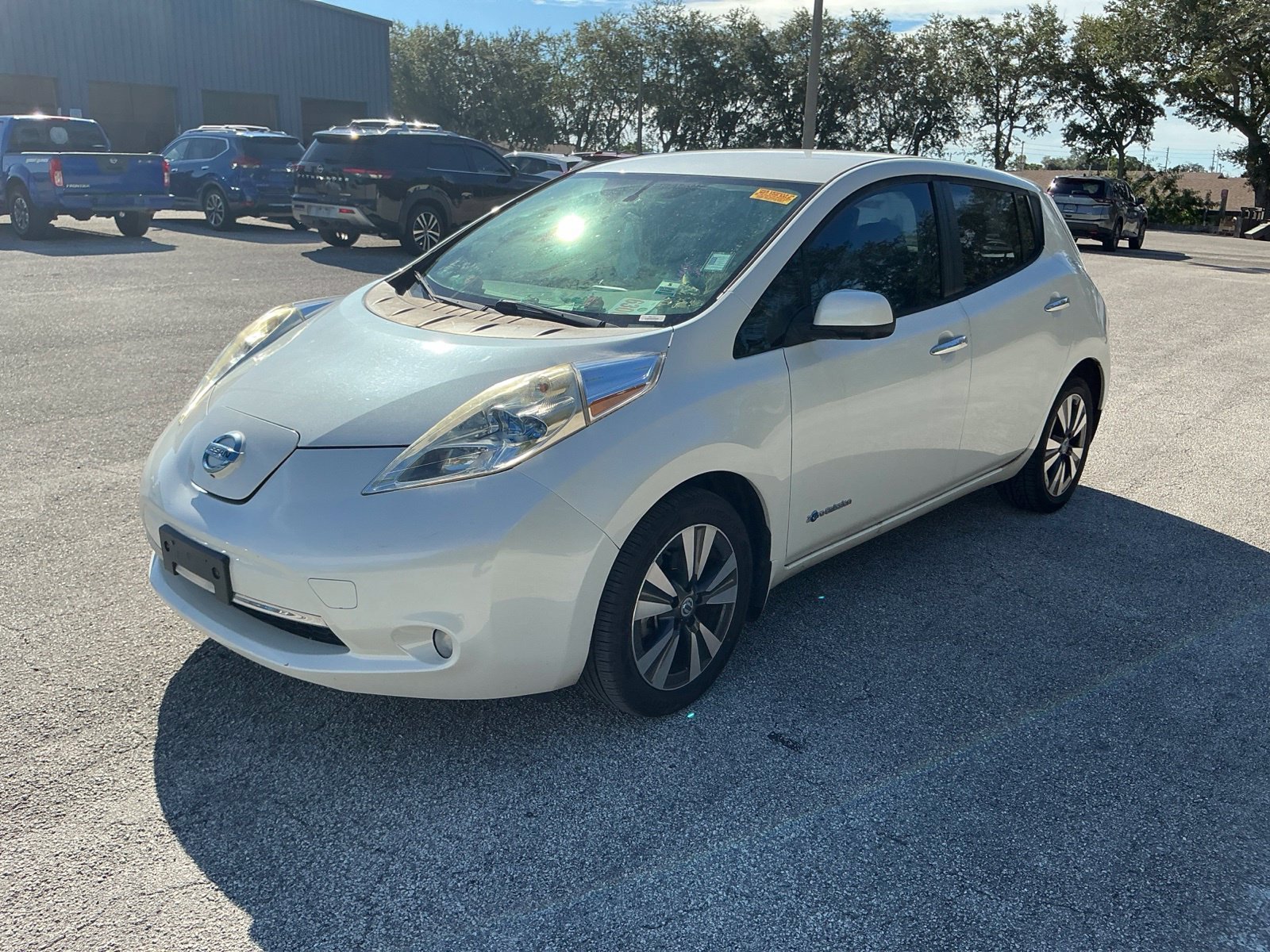 Used 2013 White Nissan SL image 4