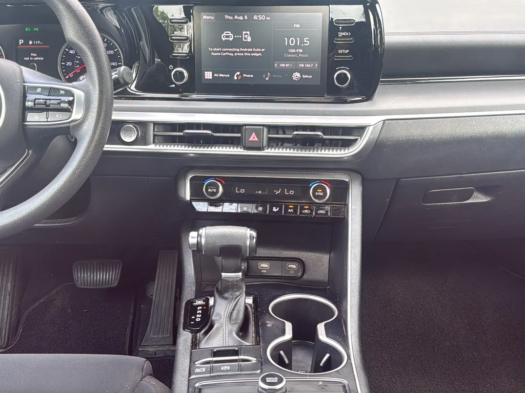 Used 2022 White Kia LXS image 20