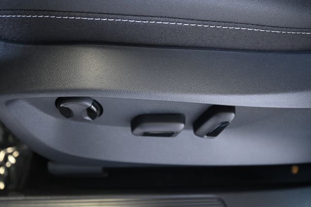 New 2026 White Volkswagen 1.5T SE Black image 24