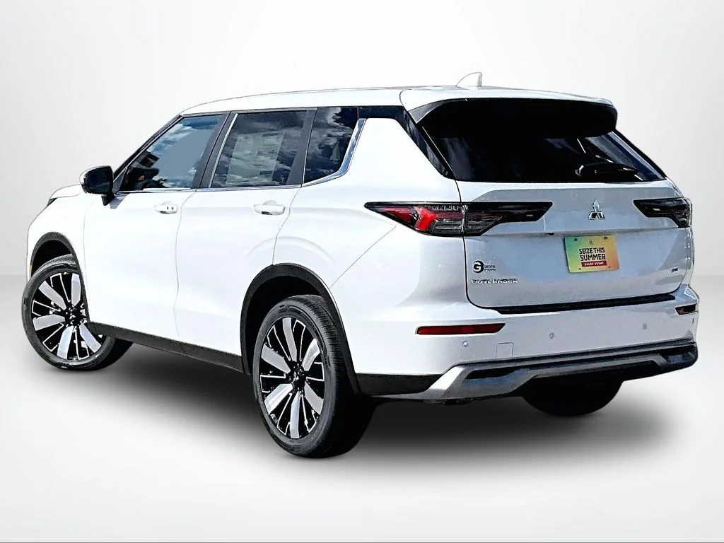 New 2026 White Mitsubishi SE image 4