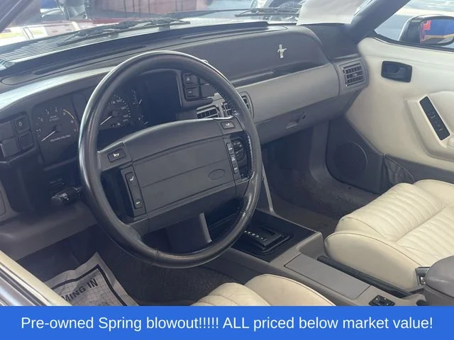 Used 1993 Red Ford LX image 11