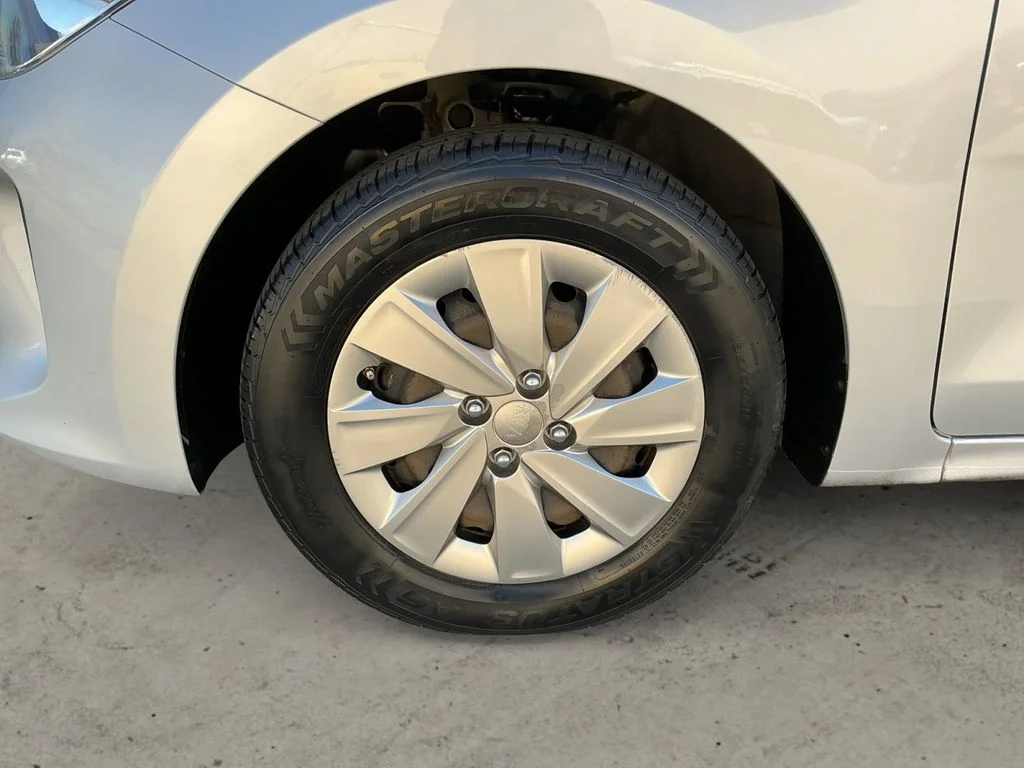 Used 2018 Silver Kia LX image 9