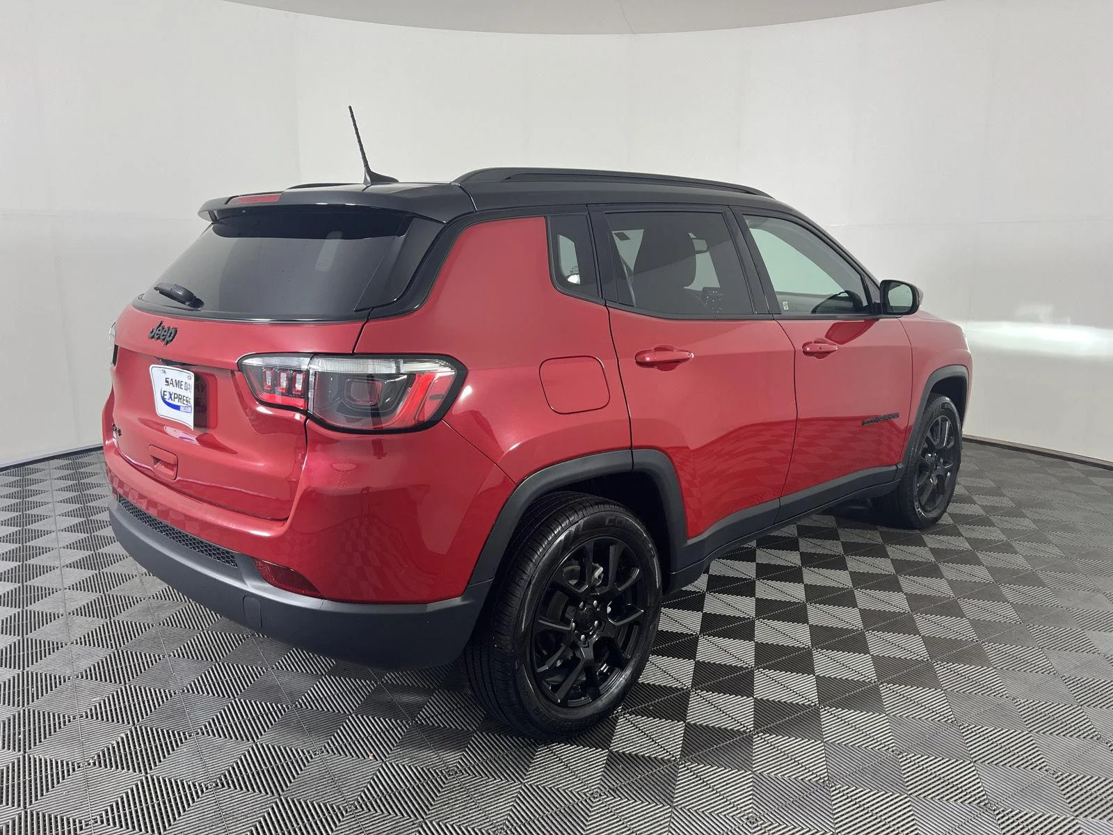 Used 2023  Jeep Altitude image 25