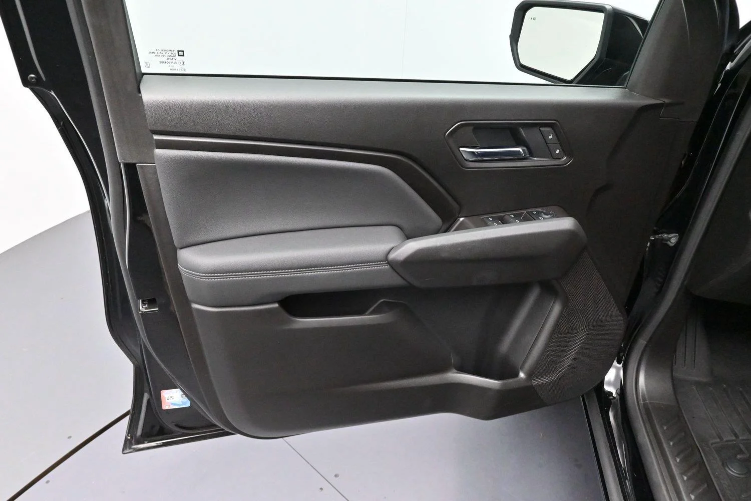 Used 2025 Onyx Black GMC Elevation image 9