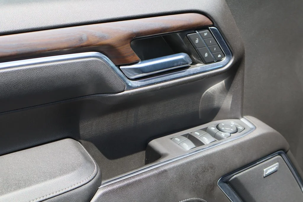 Used 2023 Silver GMC SLT image 20