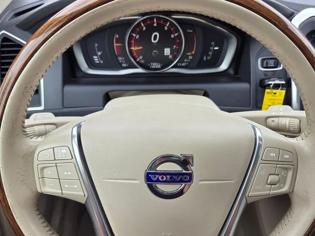 Used 2017 Silver Volvo T5 Inscription image 21