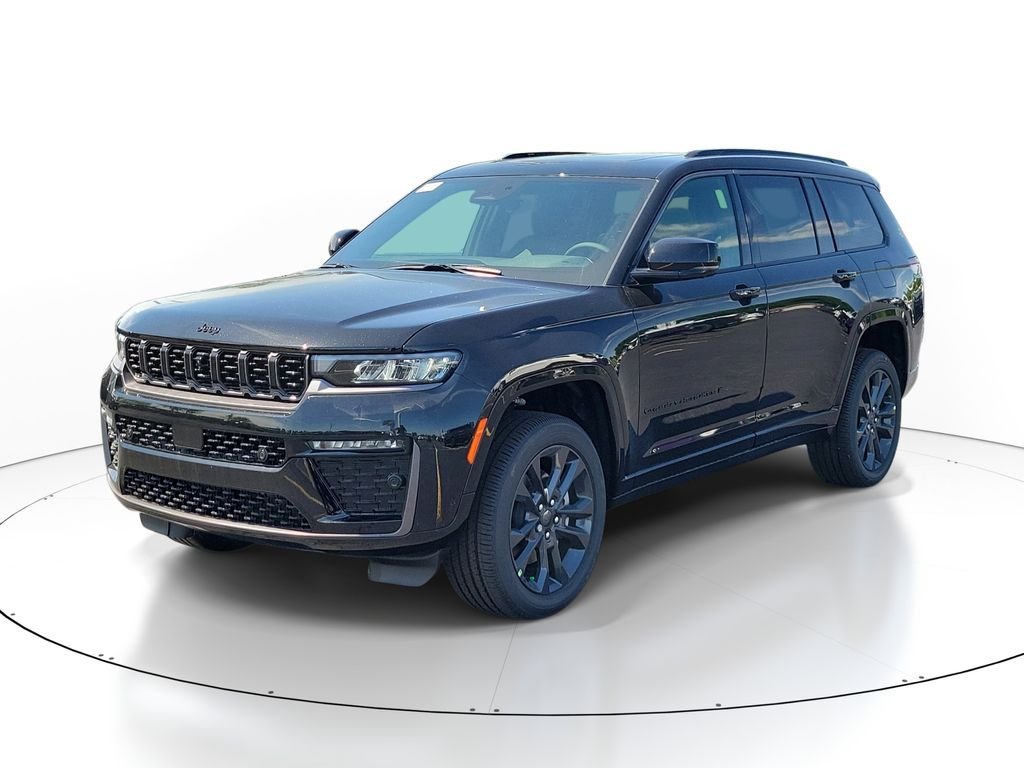 New 2026 Diamond Black Crystal Pearl-Coat Exterior Paint Jeep Limited image 2