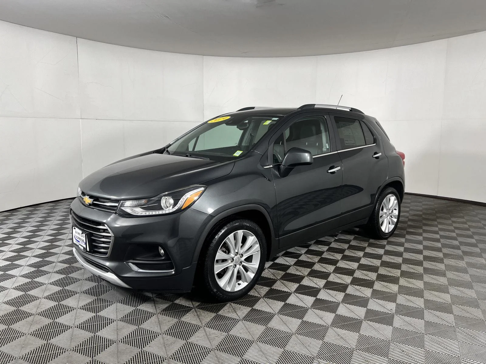 Used 2019 Nightfall Gray Metallic Chevrolet Premier image 41