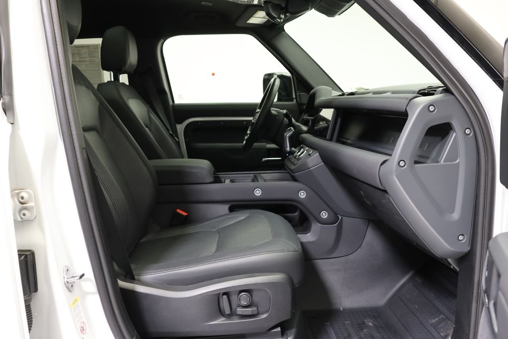 Used 2023 Fuji White Land Rover X-Dynamic SE image 39