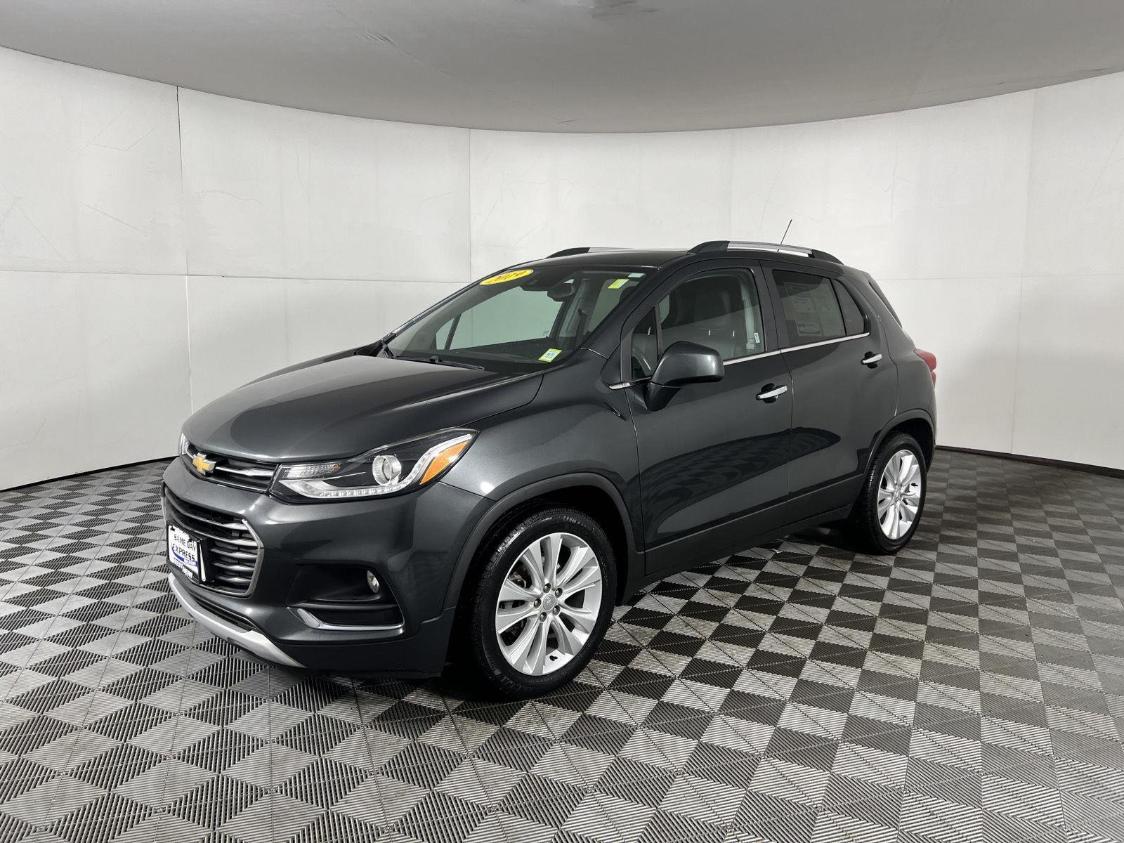 Used 2019 Nightfall Gray Metallic Chevrolet Premier image 41