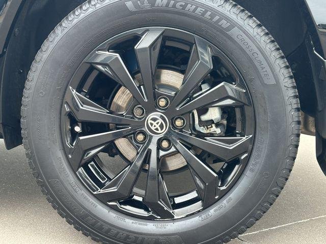 Certified Used 2023 SILVER SKY MET W/BLK Toyota  image 9