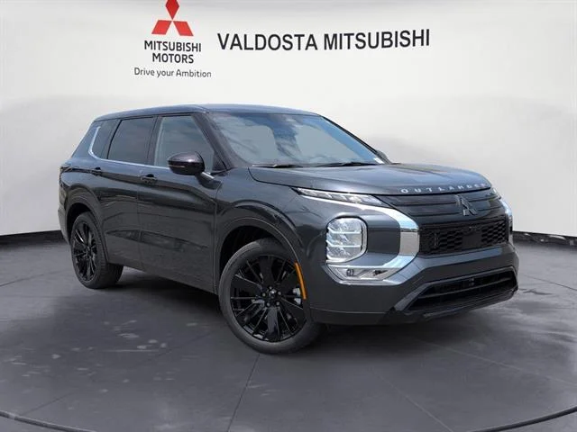 2026 Mitsubishi Outlander LE FWD's photo