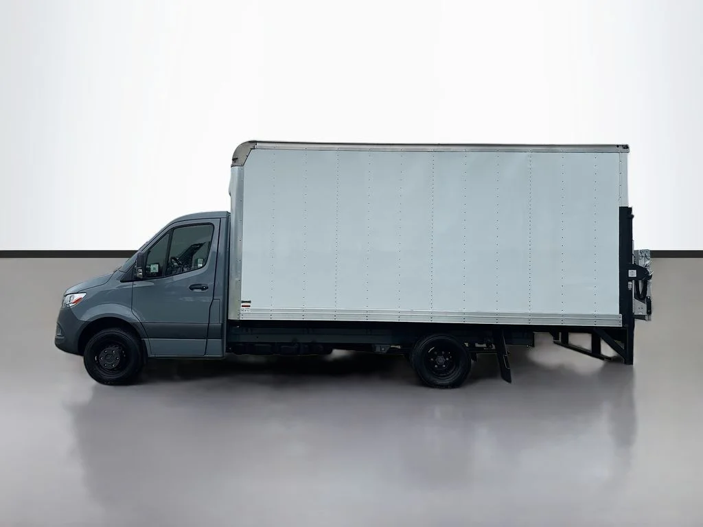 Used 2024 Blue Mercedes-Benz BOX TRUCK image 6