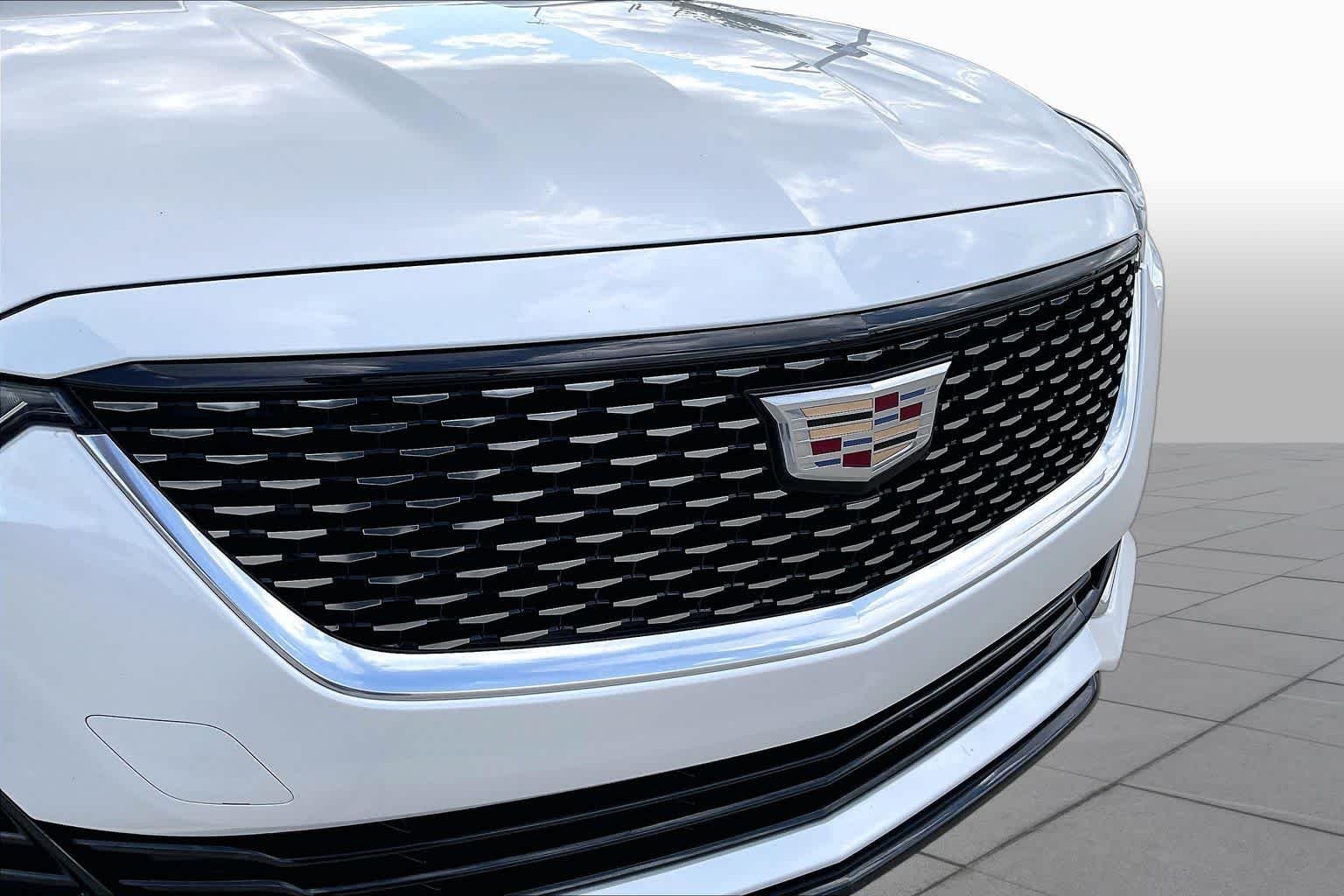 Used 2023 Crystal White Tricoat Cadillac Luxury image 27