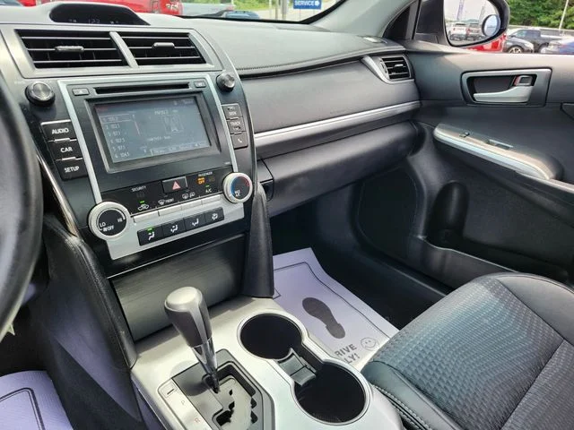 Used 2014 White Toyota SE image 27