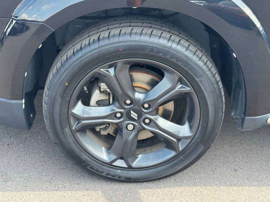 Used 2018 Black Dodge Crossroad image 15