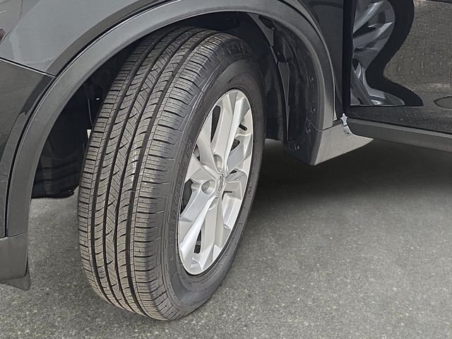 Used 2016 Black Nissan SV image 31