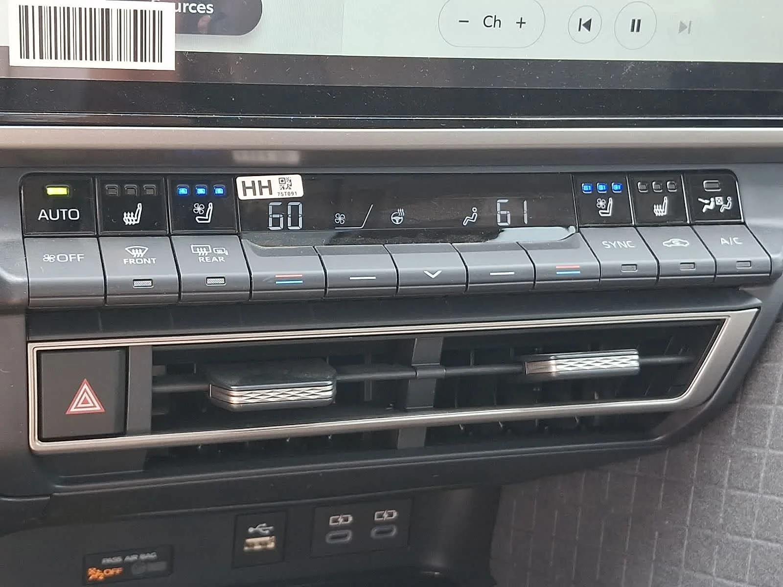 2026 Toyota Camry XLE - Photo 14