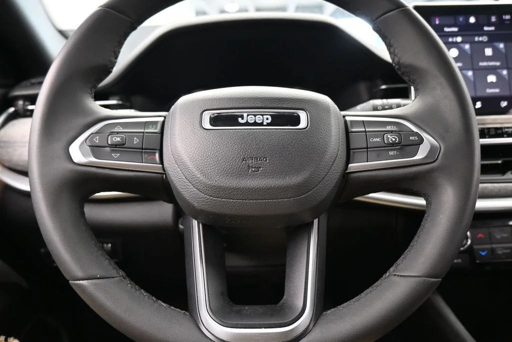 Used 2023 Bright White Clearcoat Jeep Latitude image 22