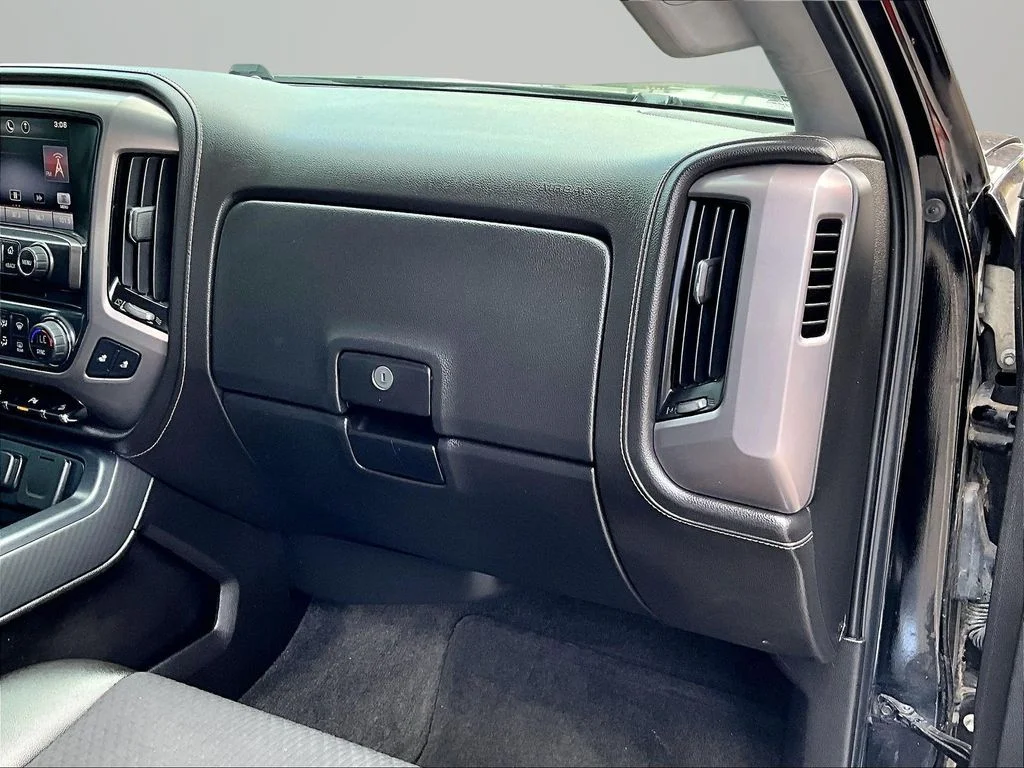 Used 2015 Black GMC SLE image 18