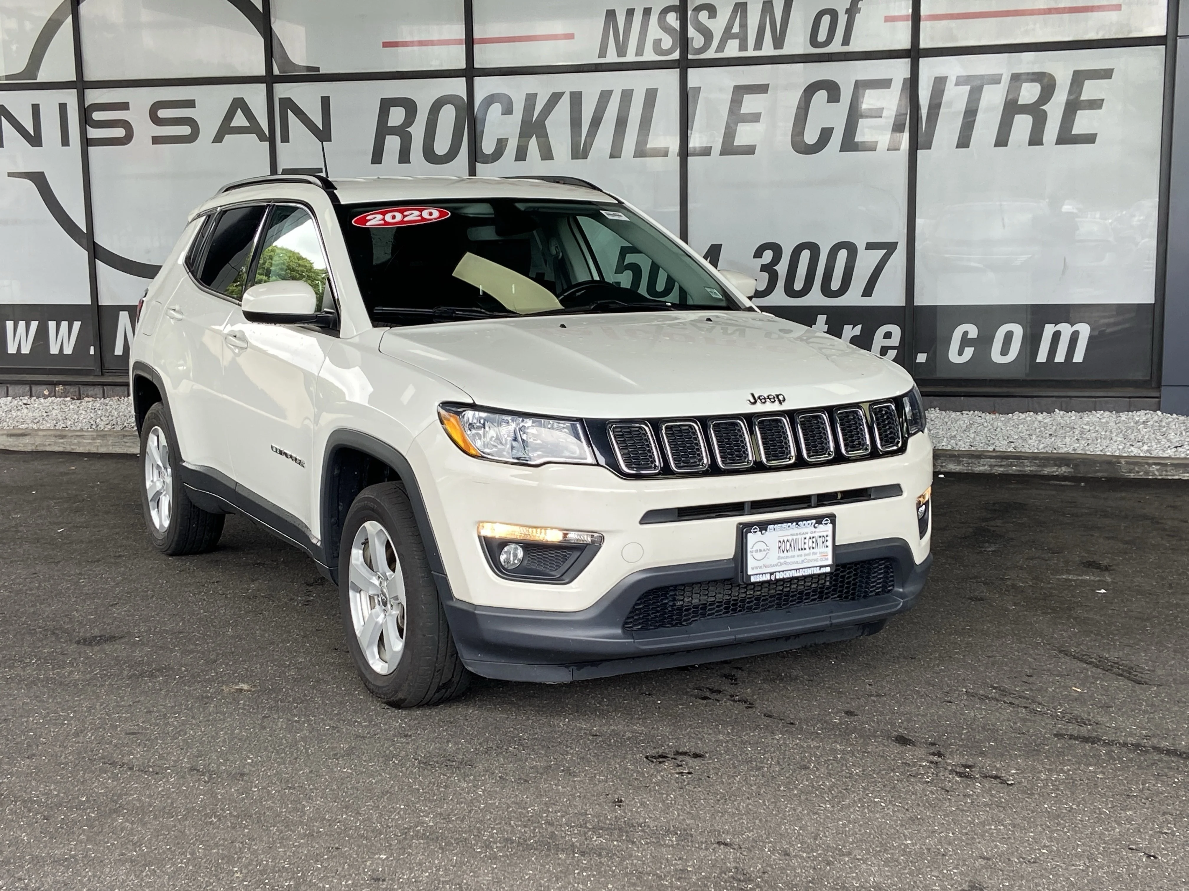 Used 2020 White Clearcoat Jeep Latitude image 2