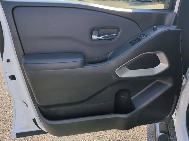 Used 2022 White Nissan SV image 12