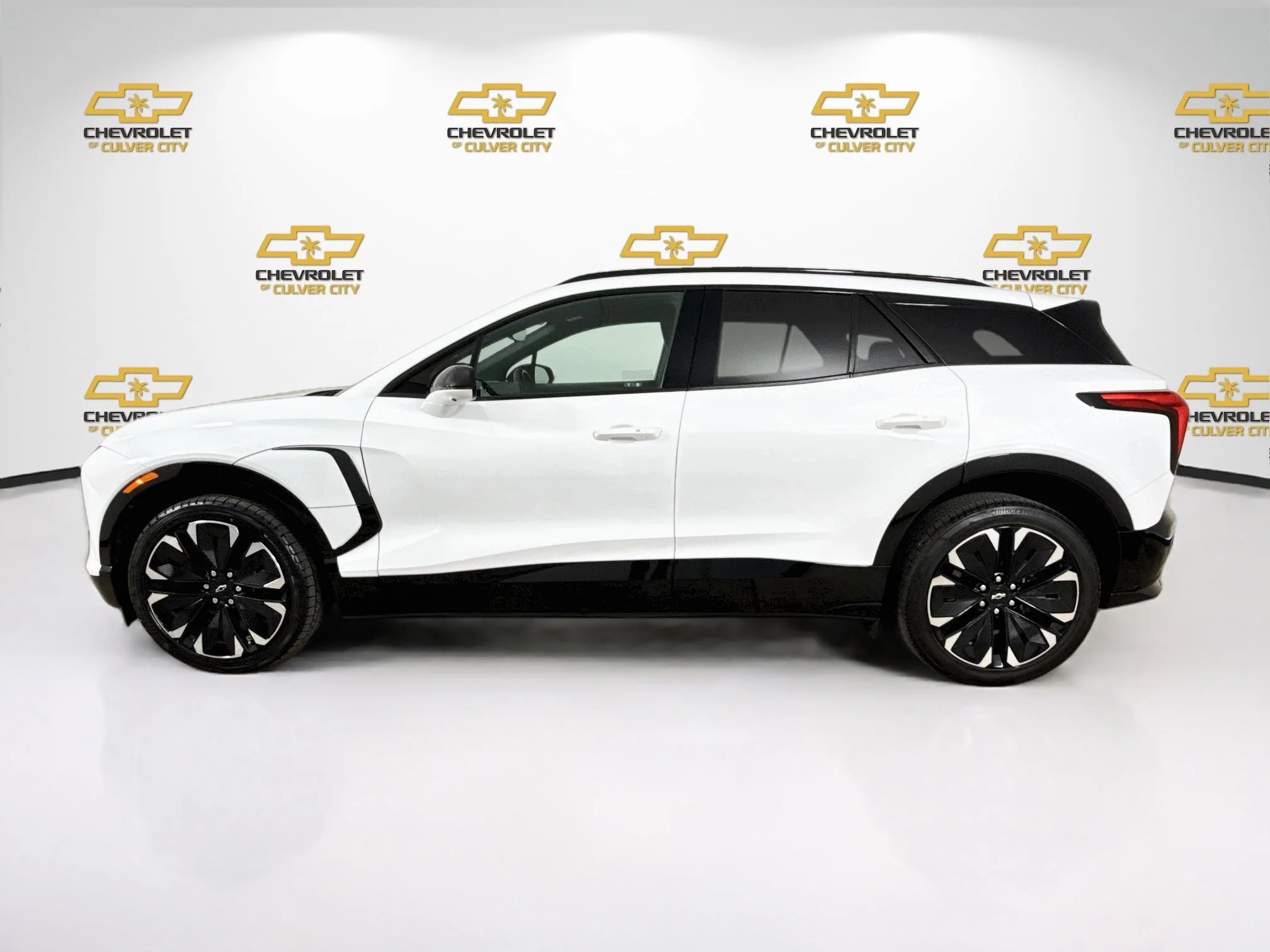 Used 2024 Summit White Chevrolet RS image 5